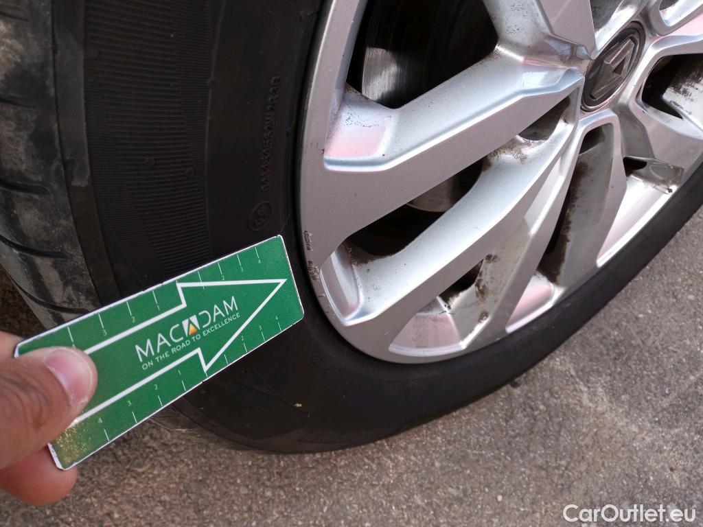  Renault  Kadjar RENAULT  / 2019 / 5P / crossover Intens Blue dCi 85kW (115CV) #26