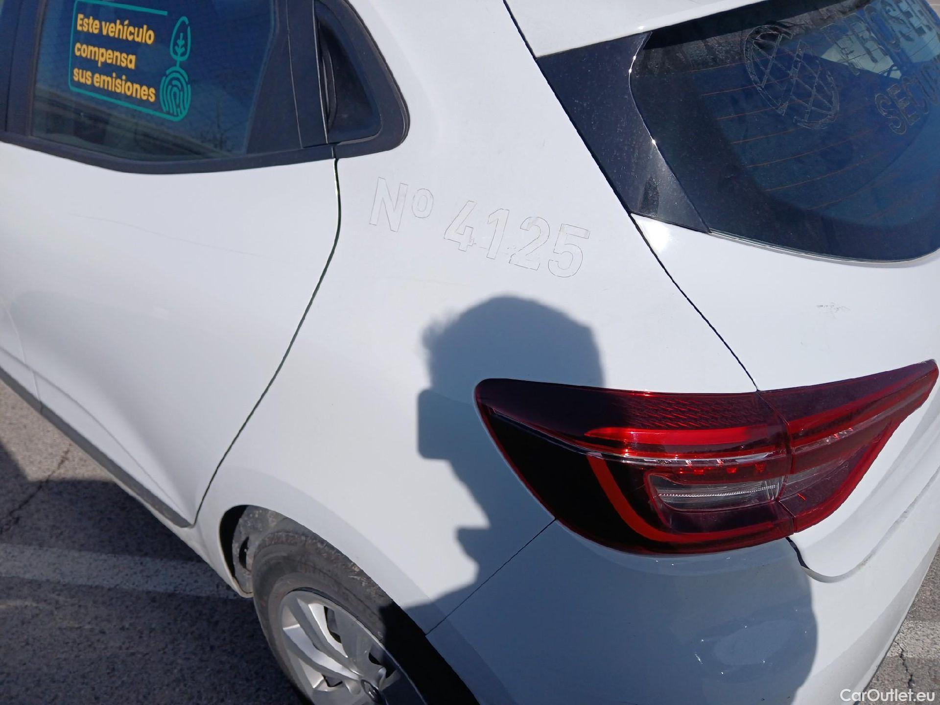  Renault  Clio RENAULT  / 2019 / 5P / berlina con portón Business Blue dCi 74kW (100CV) #24