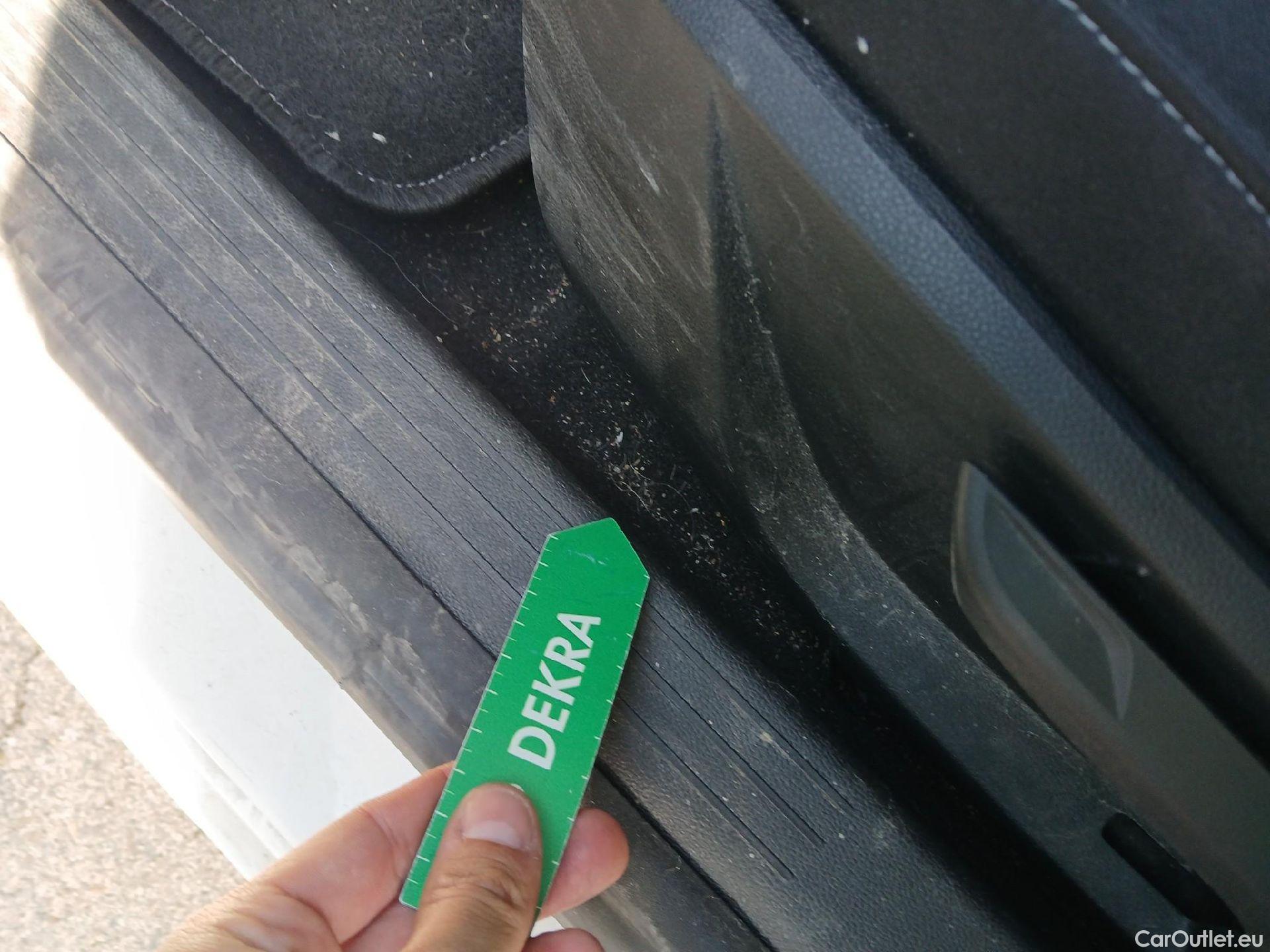  Renault  Clio RENAULT  / 2019 / 5P / berlina con portón Business Blue dCi 74kW (100CV) #1