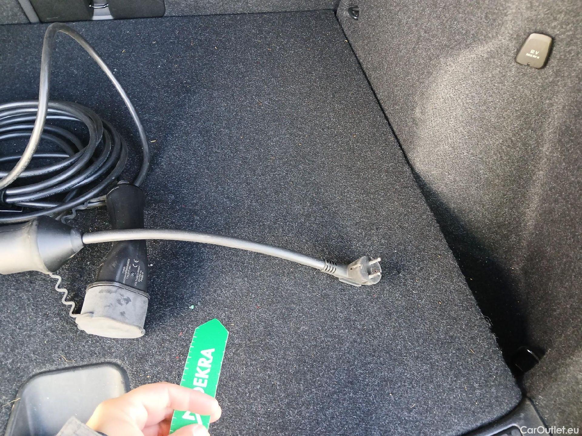  Volvo  XC 40 VOLVO XC40 / 2017 / 5P / todoterreno 1.5 T4 Twin Recharge R-Design Exp Auto #1