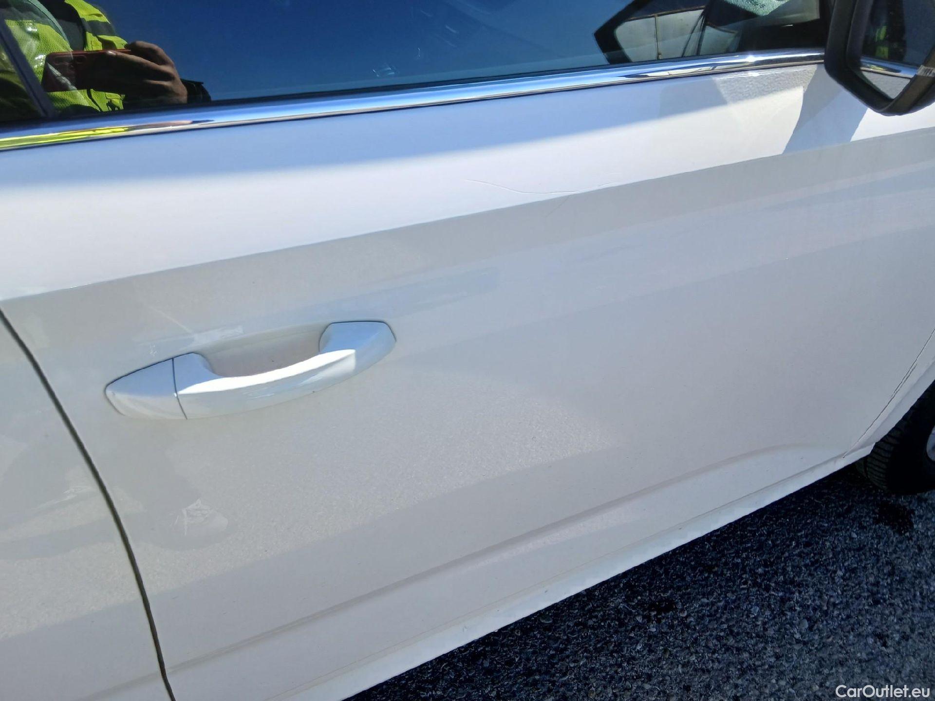  Skoda  KAMIQ SKODA  1.0 TSI 81kW (110CV) DSG Ambition #24