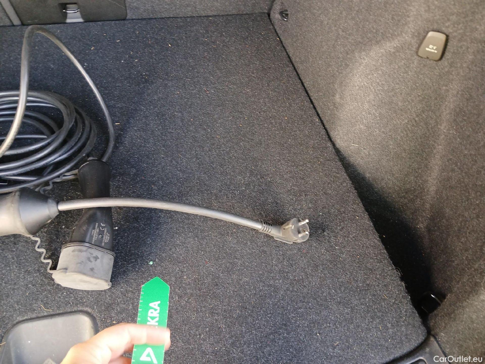  Volvo  XC 40 VOLVO XC40 / 2017 / 5P / todoterreno 1.5 T4 Twin Recharge R-Design Exp Auto #2