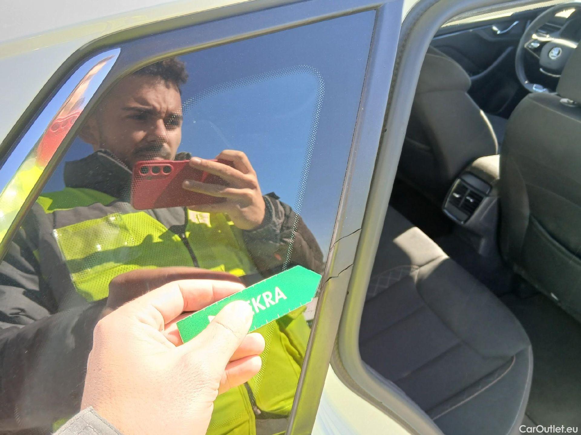  Skoda  KAMIQ SKODA  1.0 TSI 81kW (110CV) DSG Ambition #32