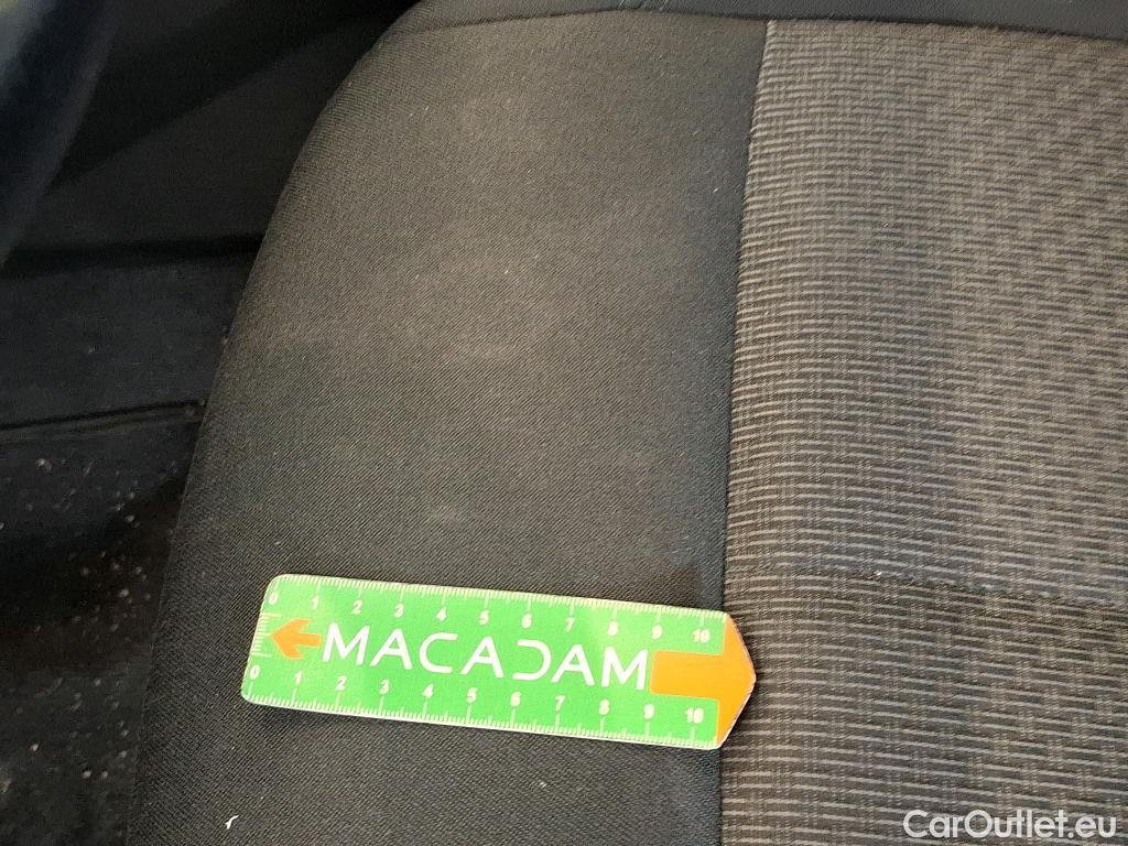  Bmw  Serie 1 Série 1 / 2019 / 5P / Berline 116i DKG7 Business Design / Pare-brise à remplacer #14