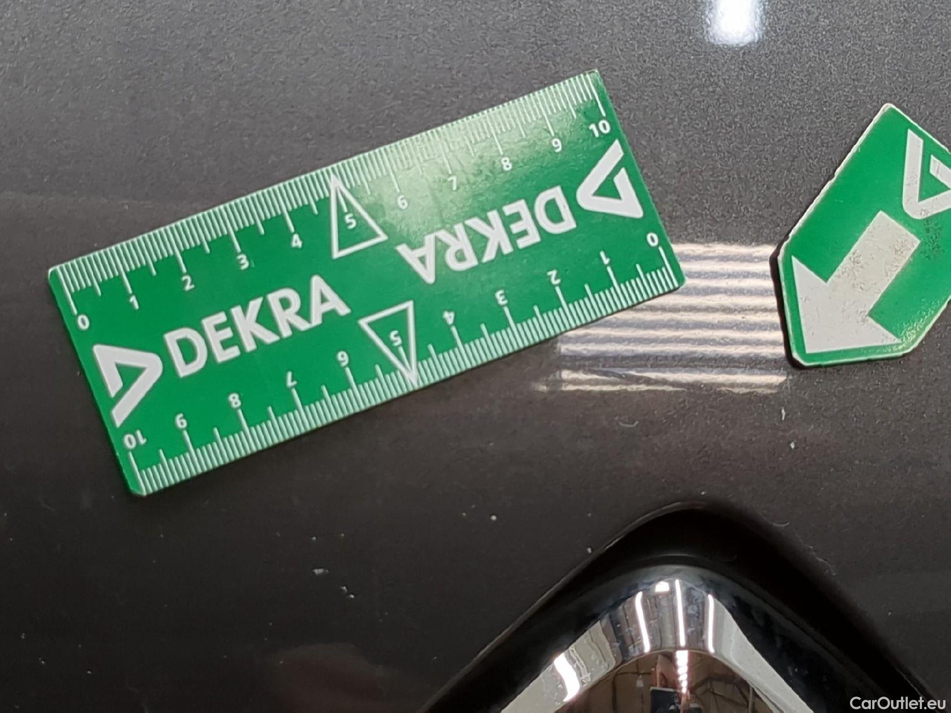  Citroen  C4  Berline Feel 1.2 PureTech 130CV BVA8 E6d #1