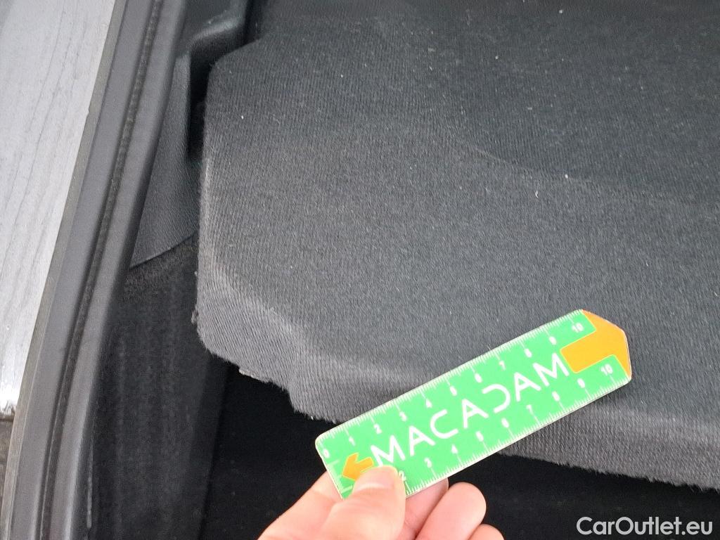  Bmw  Serie 1 Série 1 / 2019 / 5P / Berline 116i DKG7 Business Design / Pare-brise à remplacer #11