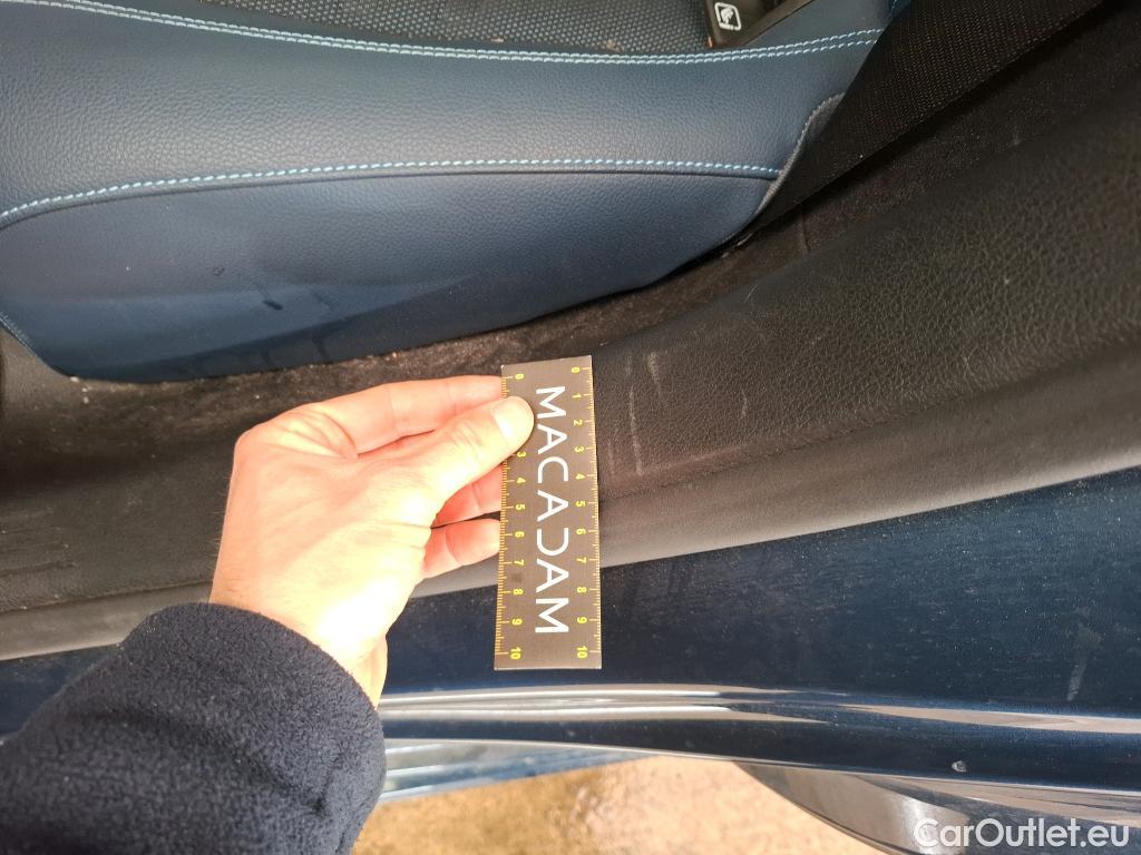  Mercedes  A-Klasse MERCEDES-BENZ Classe A Berline / 2018 / 4P / Berline A 180 Business Line 7G-DCT #12