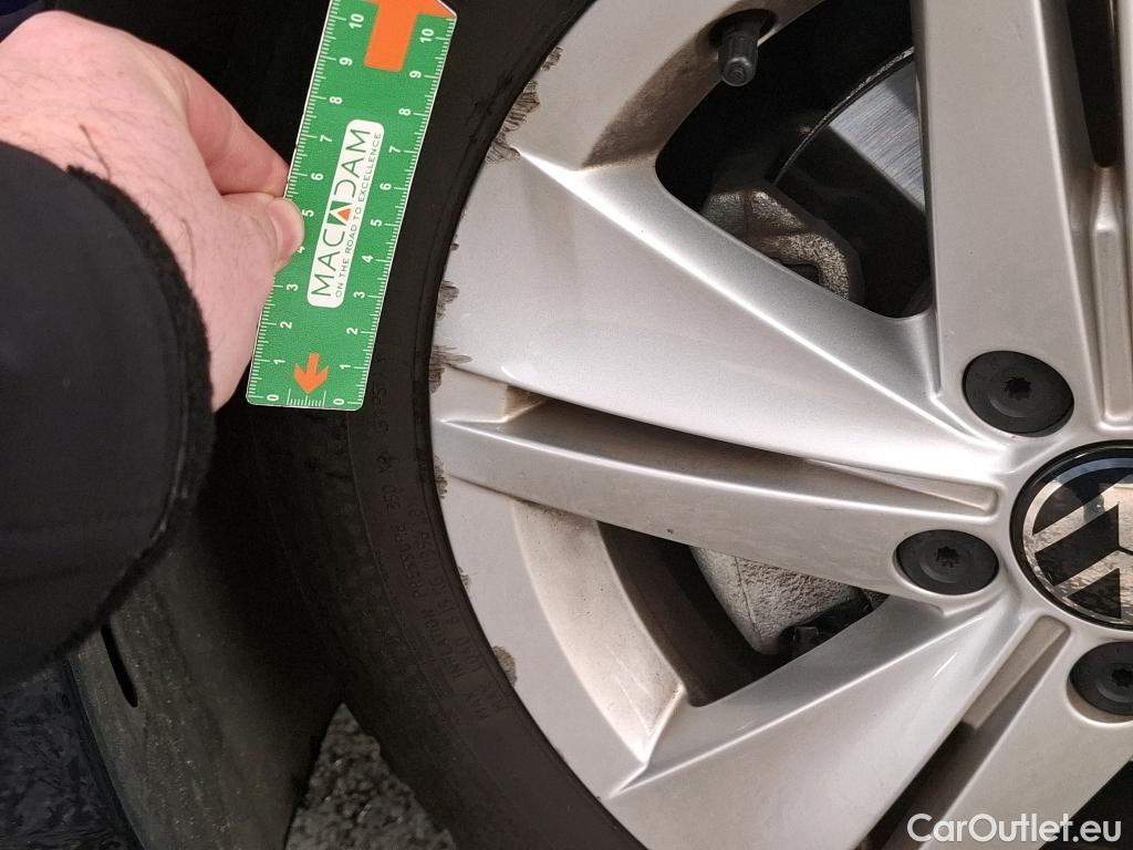  Volkswagen  Golf  VOLKSWAGEN / 2020 / 5P / Berline 1.0 eTSI OPF 110 DSG7 Life Business #7