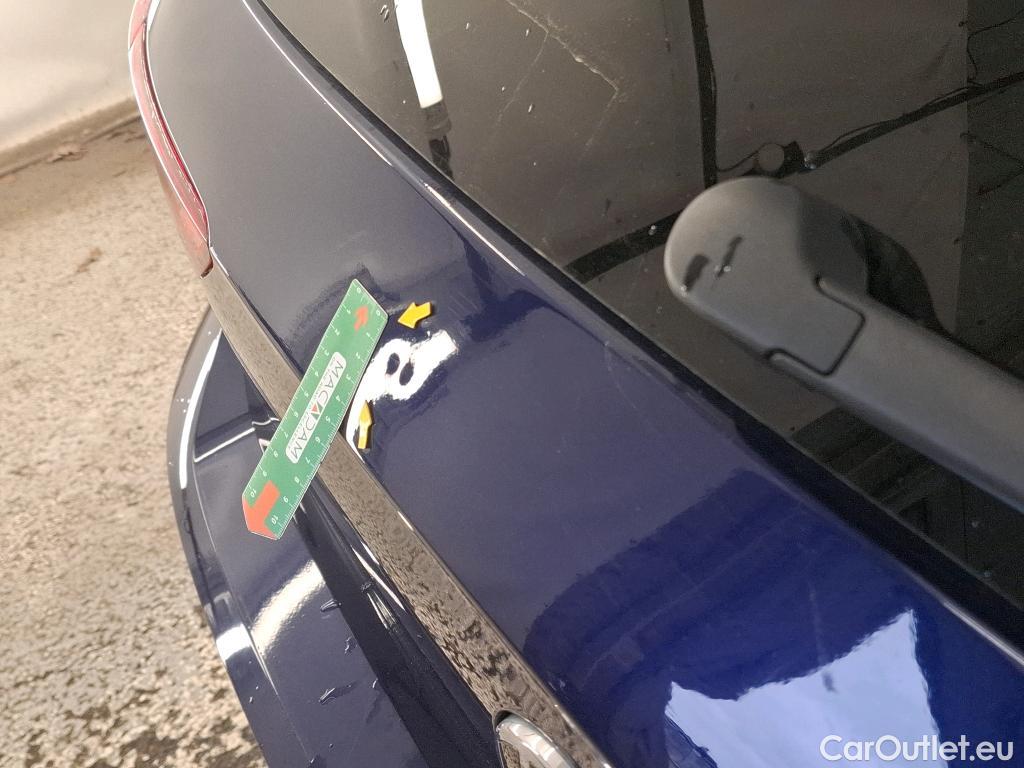  Volkswagen  Golf  VOLKSWAGEN / 2020 / 5P / Berline 1.0 eTSI OPF 110 DSG7 Life Business #16