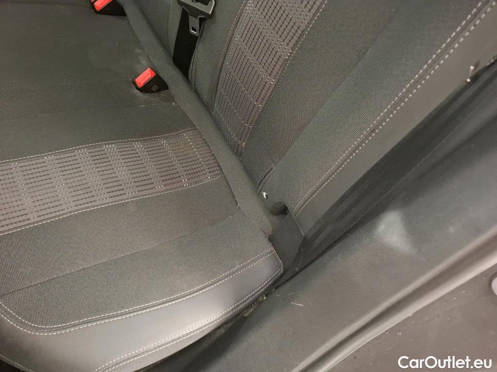  Peugeot  308 PEUGEOT  SW / 2017 / 5P / Break PureTech 110 S&S SW ALLURE #24