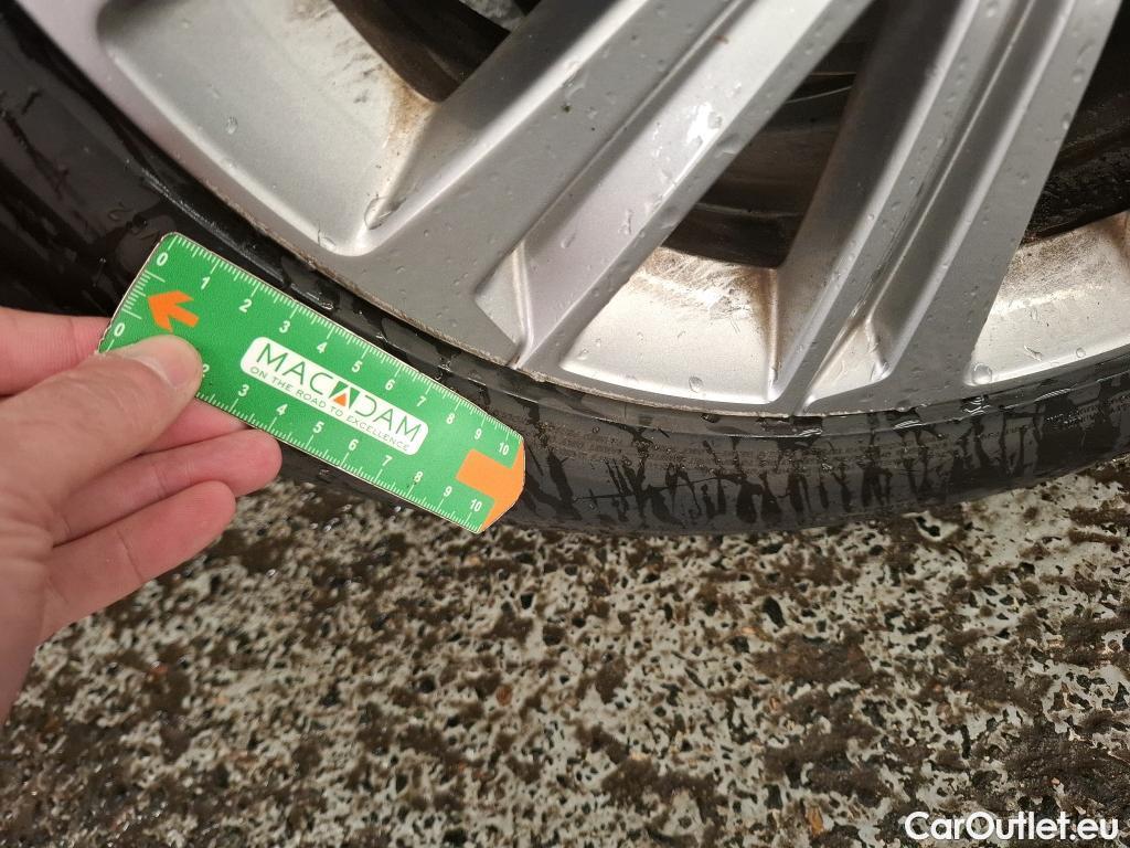  Peugeot  308 PEUGEOT  SW / 2017 / 5P / Break PureTech 110 S&S SW ALLURE #18