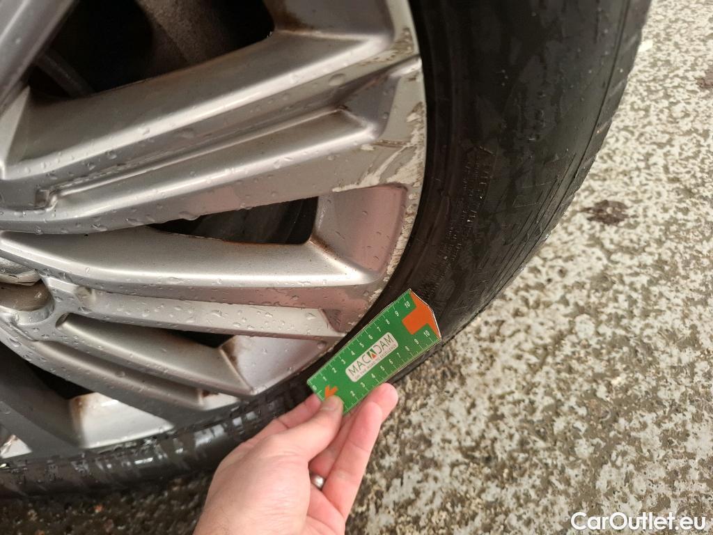  Peugeot  308 PEUGEOT  SW / 2017 / 5P / Break PureTech 110 S&S SW ALLURE #22