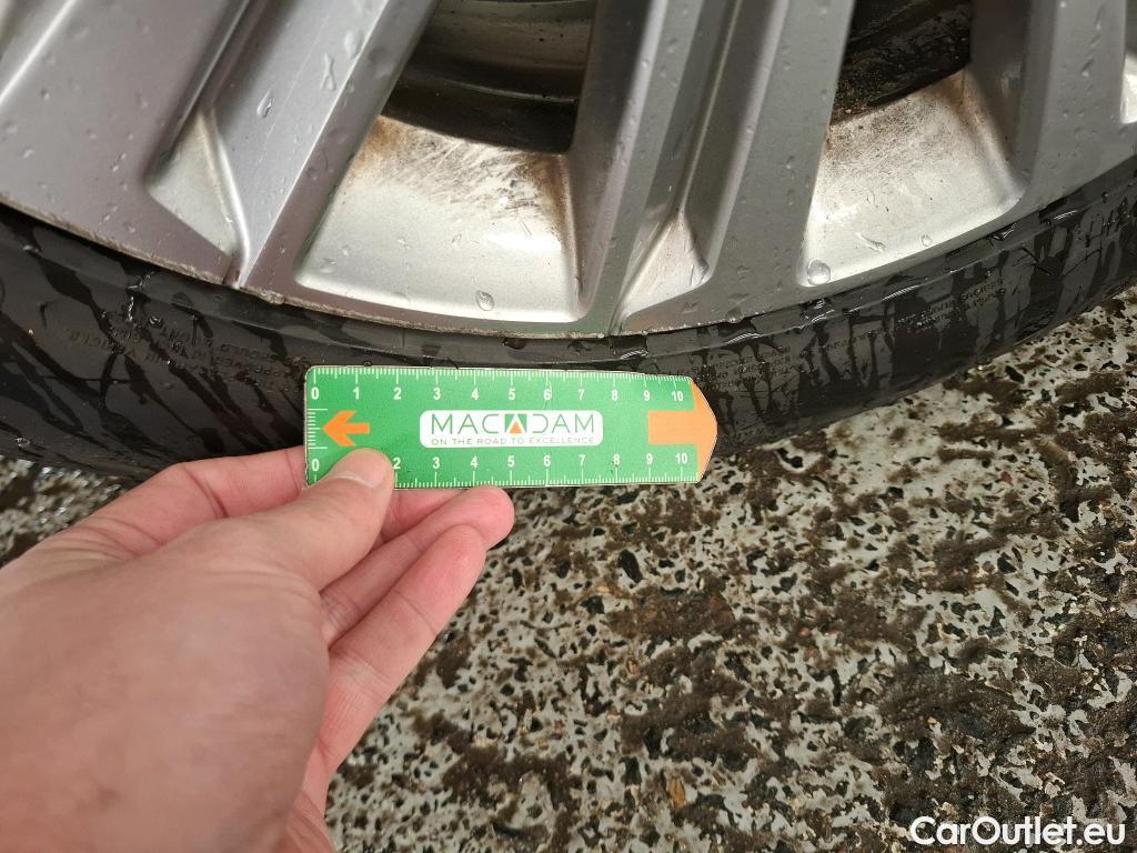  Peugeot  308 PEUGEOT  SW / 2017 / 5P / Break PureTech 110 S&S SW ALLURE #19