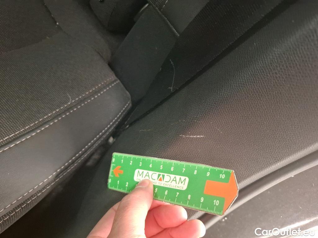  Peugeot  308 PEUGEOT  SW / 2017 / 5P / Break PureTech 110 S&S SW ALLURE #25