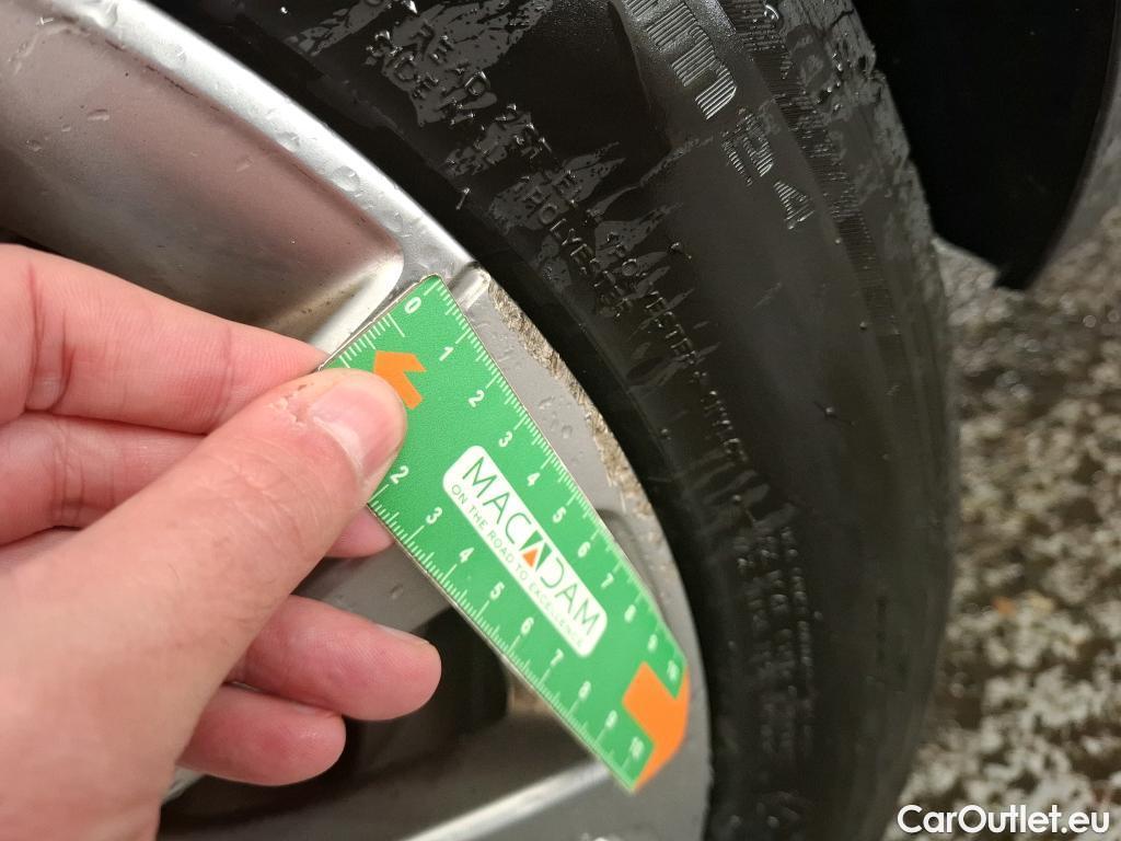  Peugeot  308 PEUGEOT  SW / 2017 / 5P / Break PureTech 110 S&S SW ALLURE #14