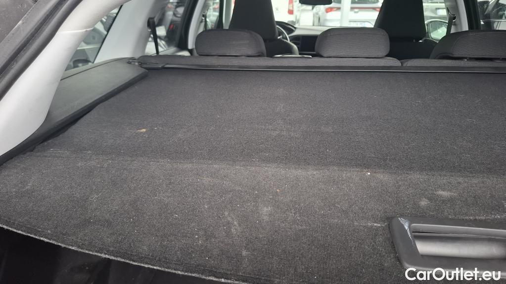  Peugeot  308 PEUGEOT  SW / 2017 / 5P / Break PureTech 110 S&S SW ALLURE #32