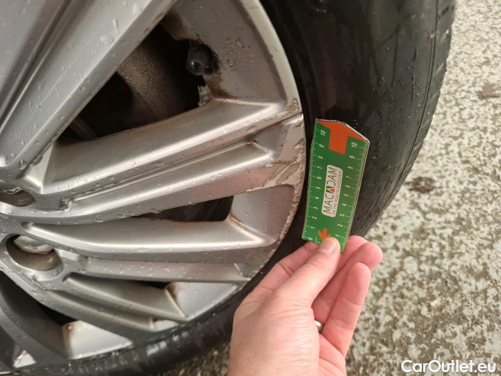  Peugeot  308 PEUGEOT  SW / 2017 / 5P / Break PureTech 110 S&S SW ALLURE #23