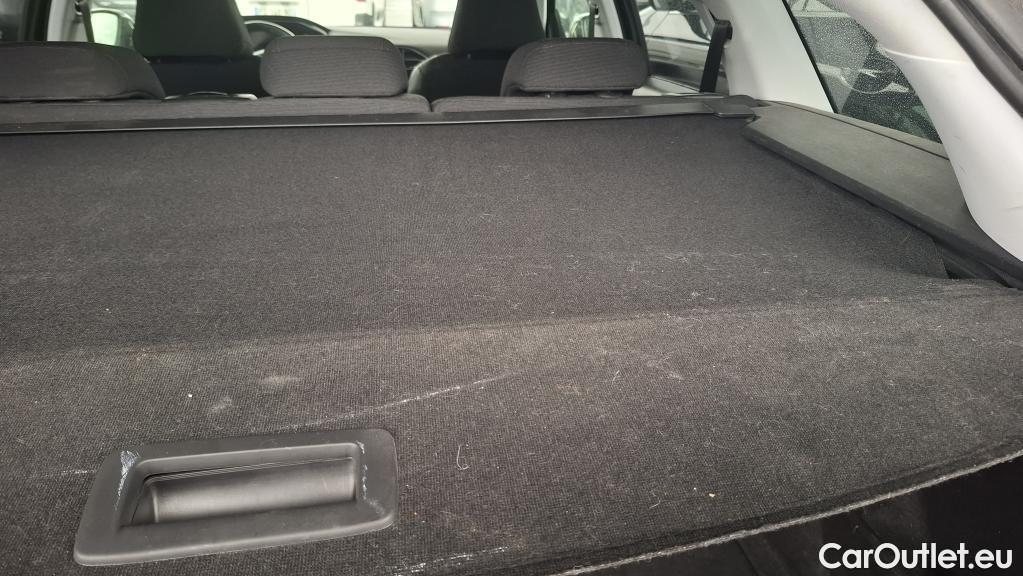  Peugeot  308 PEUGEOT  SW / 2017 / 5P / Break PureTech 110 S&S SW ALLURE #31