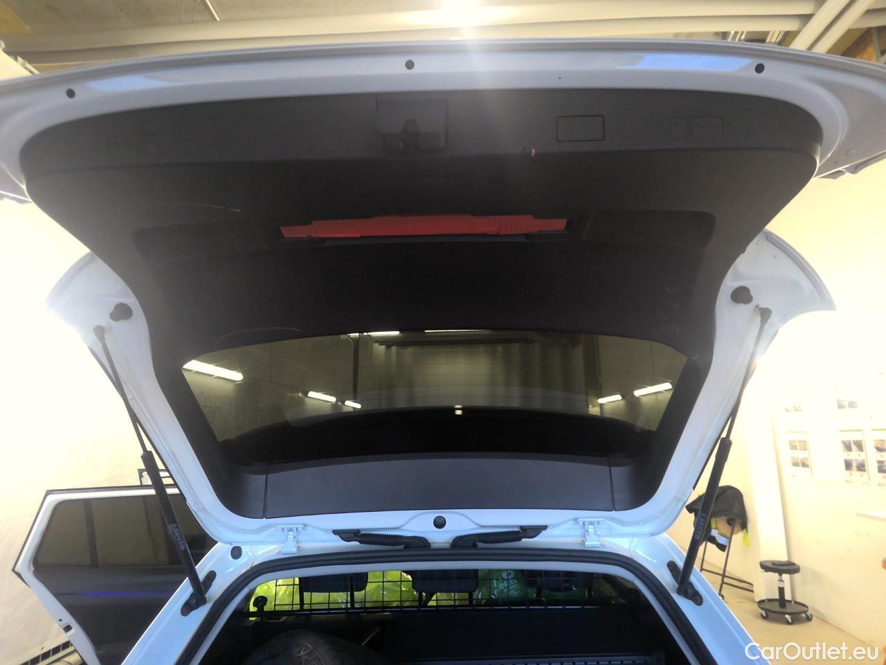  Volkswagen  Golf  SC 1.5 eTSI 131 Aut #2