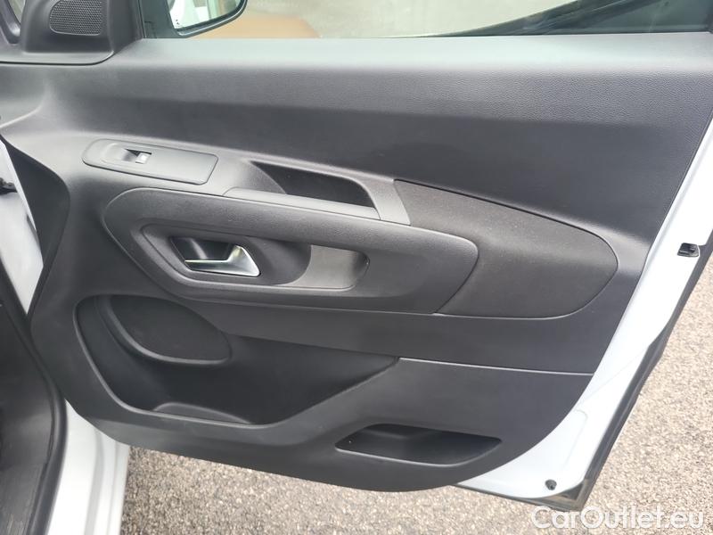  Opel  Combo  Life (E)  (2018) Com.L.1.5D 96 Elegance Plus 5d #15