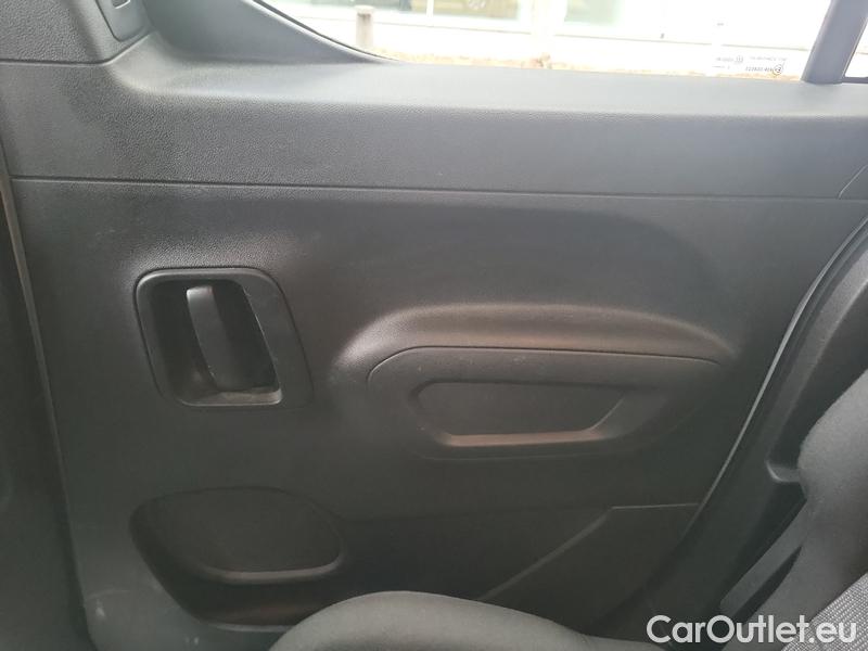  Opel  Combo  Life (E)  (2018) Com.L.1.5D 96 Elegance Plus 5d #14