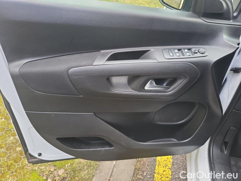  Opel  Combo  Life (E)  (2018) Com.L.1.5D 96 Elegance Plus 5d #3