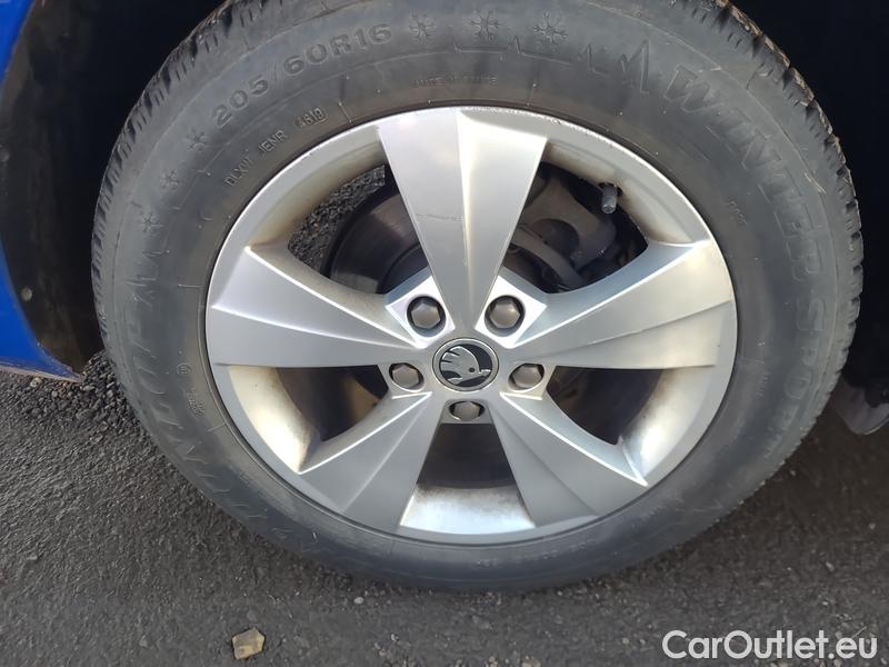  Skoda  Octavia  Lim. (NX3)(2020)  1.0TSI 81 Active #25