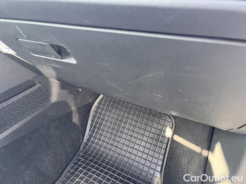  Volkswagen  Golf  VIII Lim (DA1) (2024) Var.1.0TSI 81 Life 5d #14