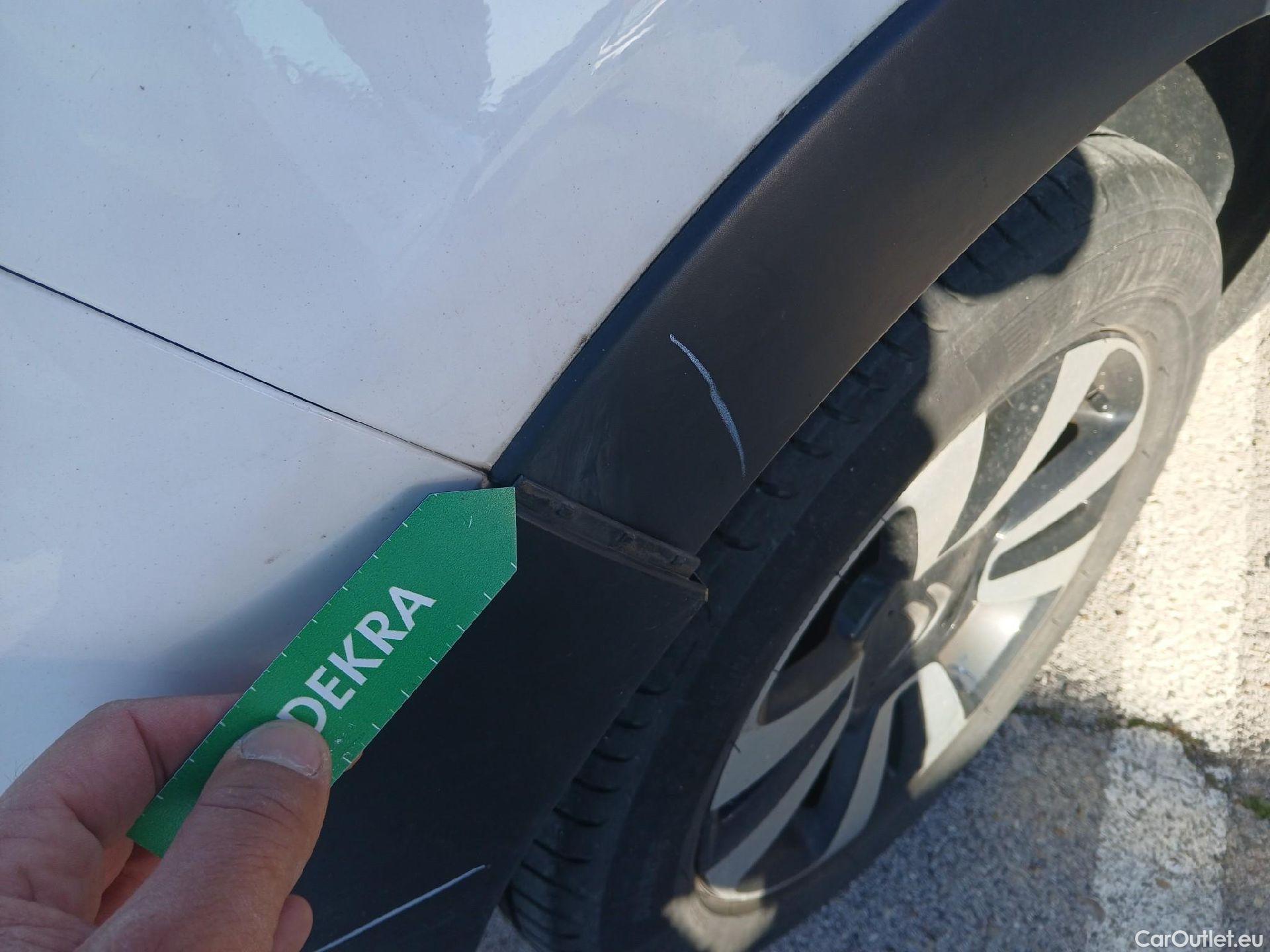  Citroen  C3 CITROEN  / 2020 / 5P / berlina con portón PureTech 81KW (110CV) S&S Feel Pack (AC2) #28