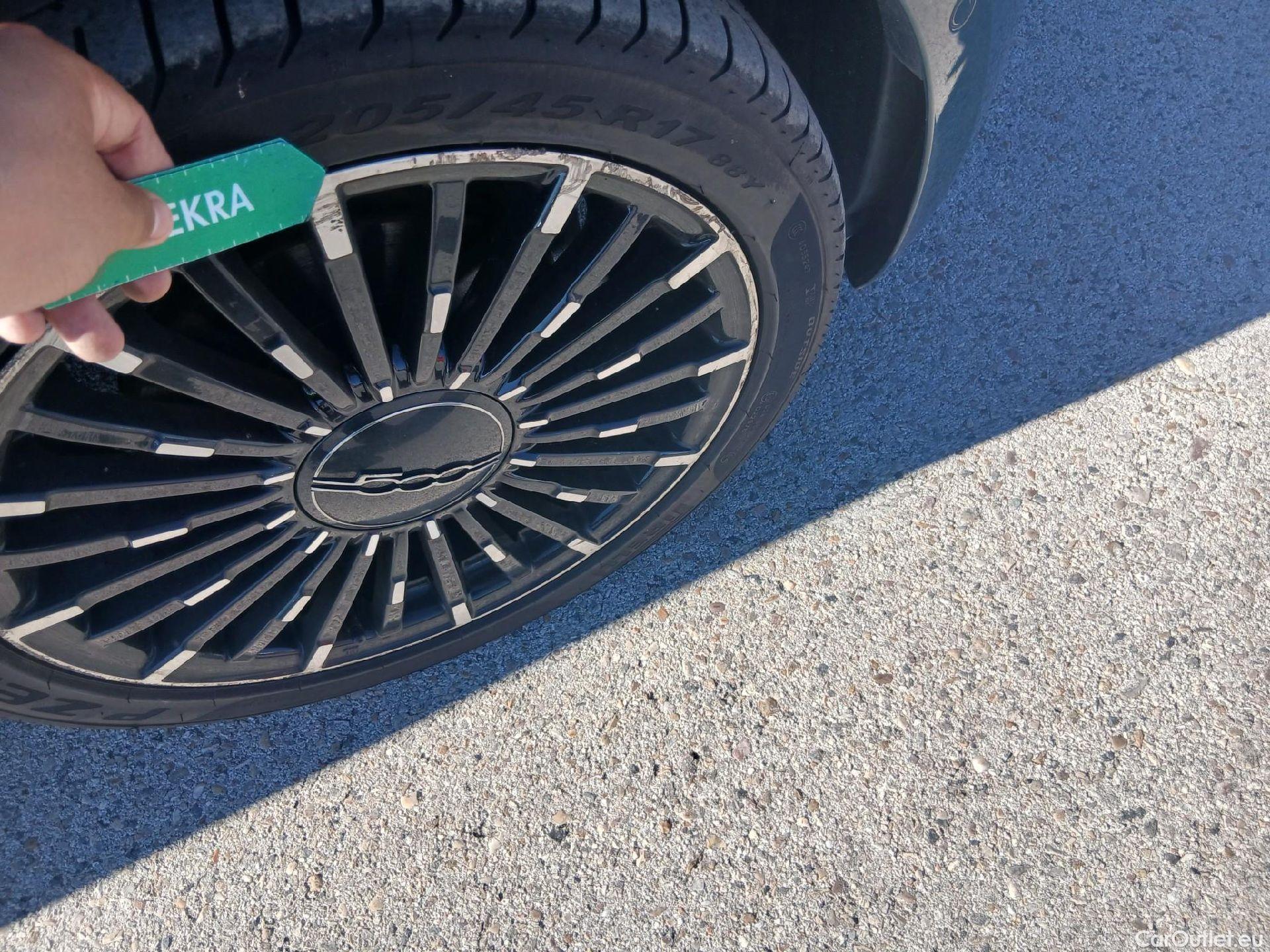  Fiat  500 FIAT  / 2020 / 3P / berlina con portón laPrima Hb 320km 85kW (118CV)(SL)(SP) #23