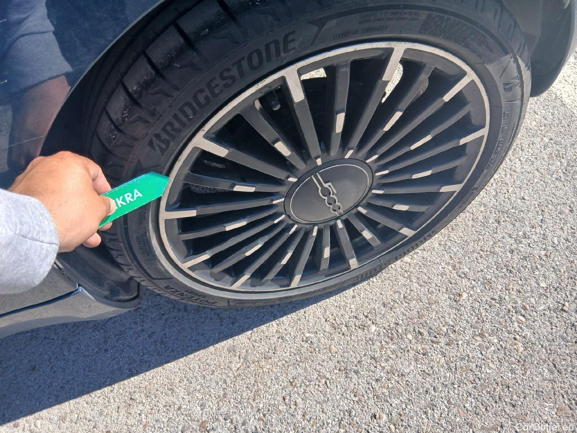  Fiat  500 FIAT  / 2020 / 3P / berlina con portón laPrima Hb 320km 85kW (118CV)(SL)(SP) #12