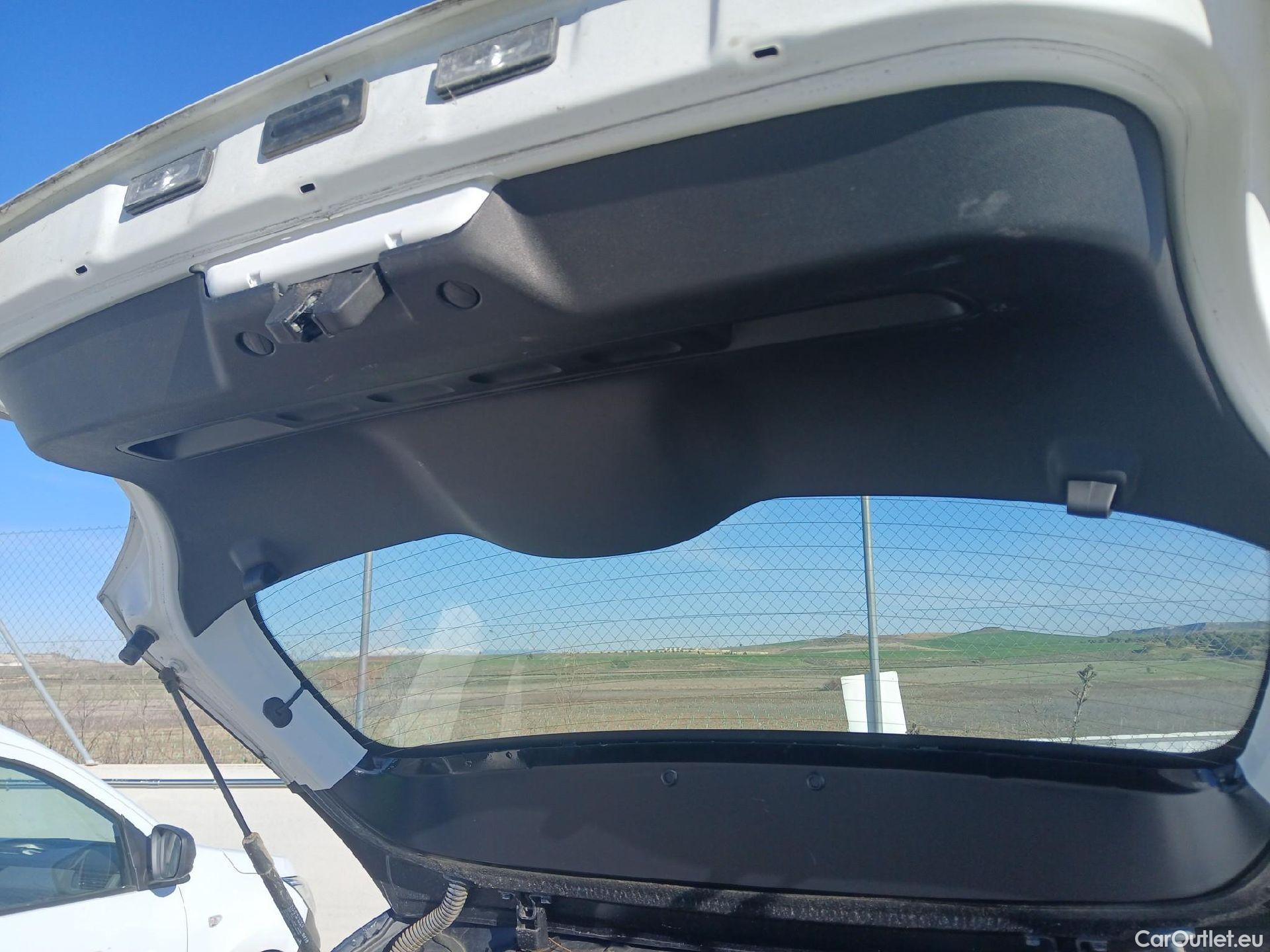  Citroen  C3 CITROEN  / 2020 / 5P / berlina con portón PureTech 81KW (110CV) S&S Feel Pack (AC2) #4