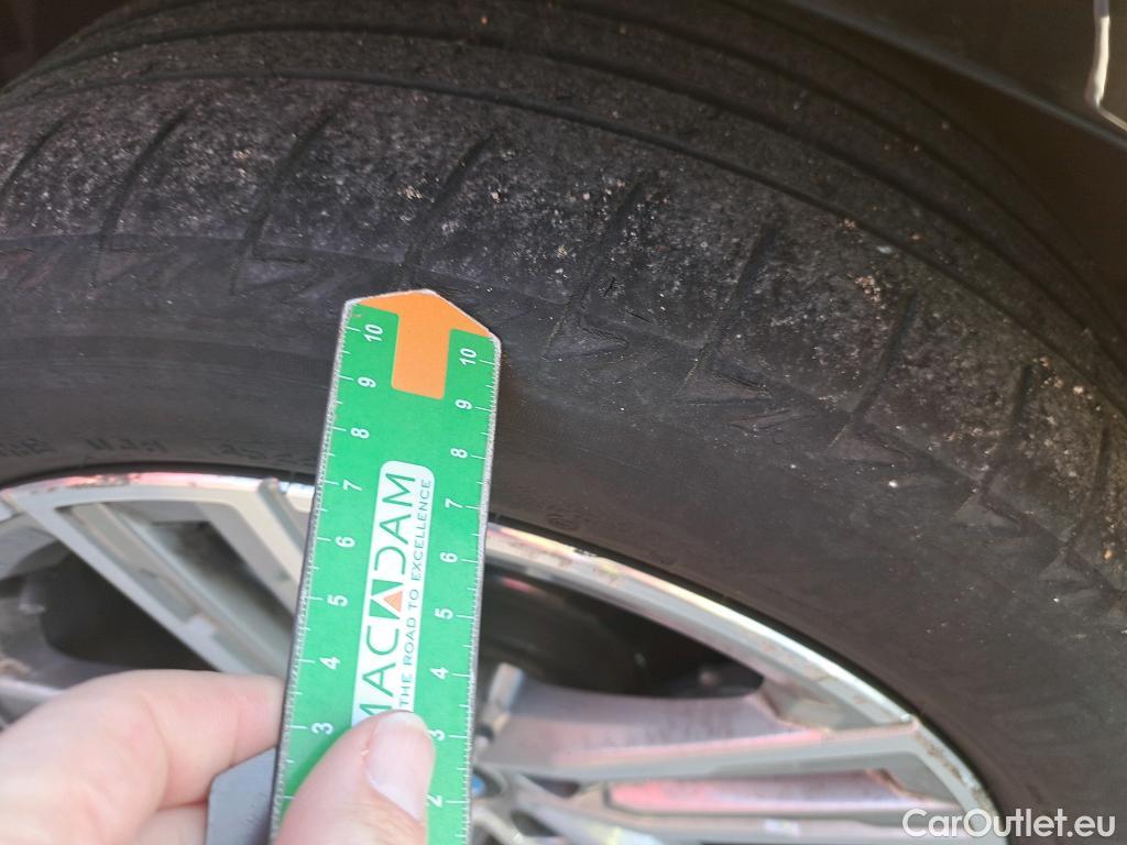  Bmw  Serie 1 BMW  / 2019 / 5P / berlina con portón 116d #16