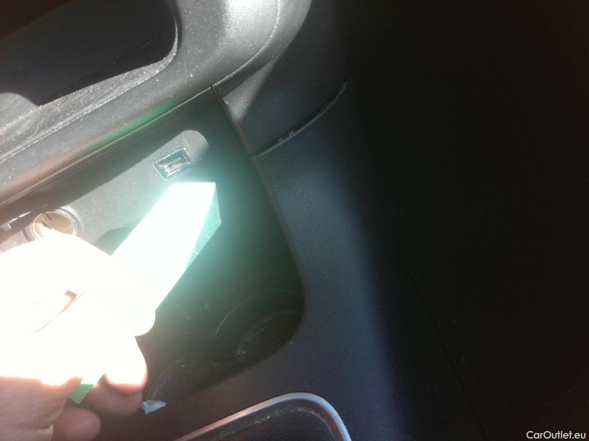  Citroen  C3 CITROEN  / 2020 / 5P / berlina con portón PureTech 81KW (110CV) S&S Feel Pack (AC2) #40