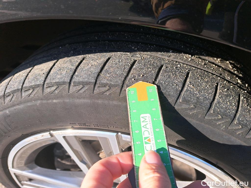  Bmw  Serie 1 BMW  / 2019 / 5P / berlina con portón 116d #18