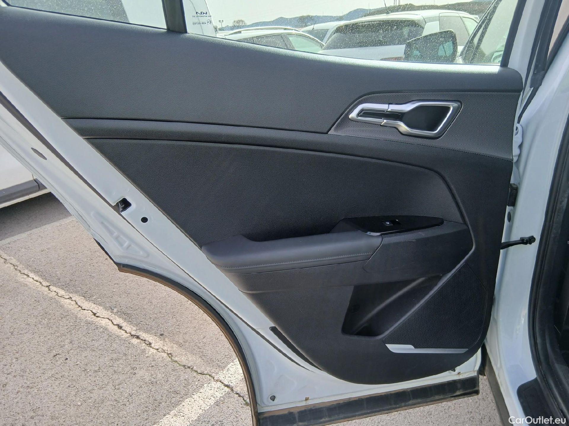  KIA  Sportage KIA  / 2022 / 5P / todoterreno 1.6 T-GDi HEV 171kW (230CV) Drive 4X2 #11