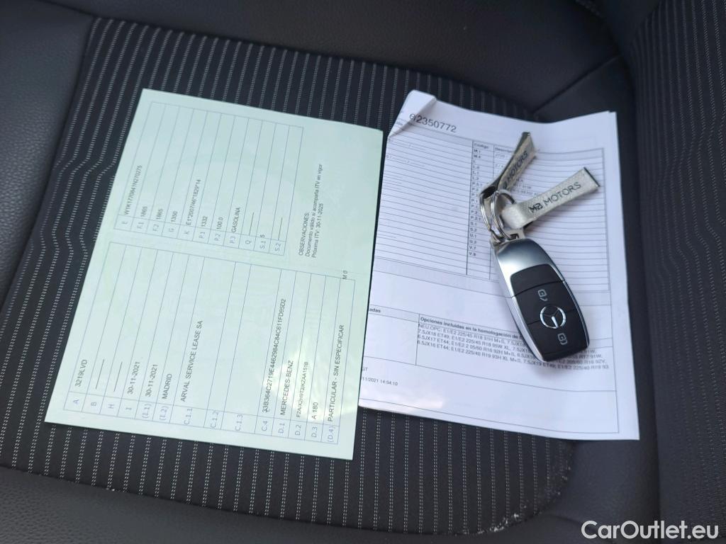  Mercedes  A-Klasse MERCEDES-BENZ Clase A / 2018 / 5P / berlina con portón A 180 #1