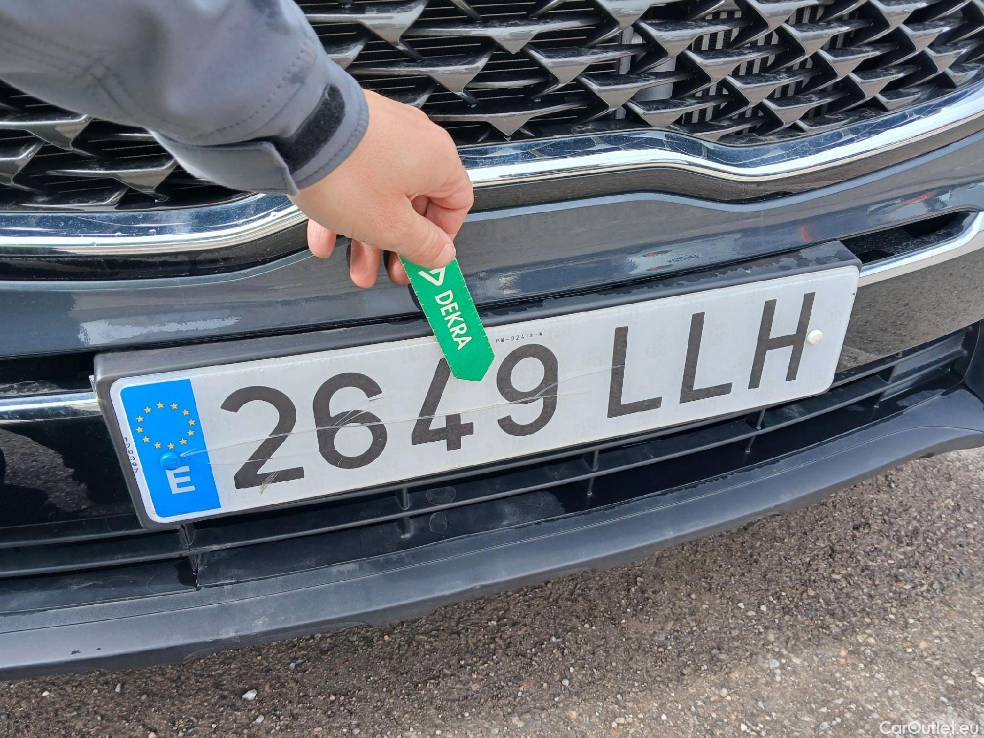  KIA  Sportage KIA  1.6MHEV Drive 100kW(136CV) 4x2(Crist Tintados)(CX) #1