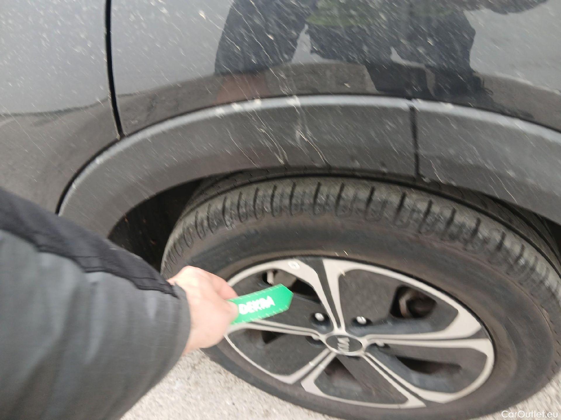  KIA  XCeed KIA  1.6 GDi PHEV 104kW (141CV) eDrive (AC) #16