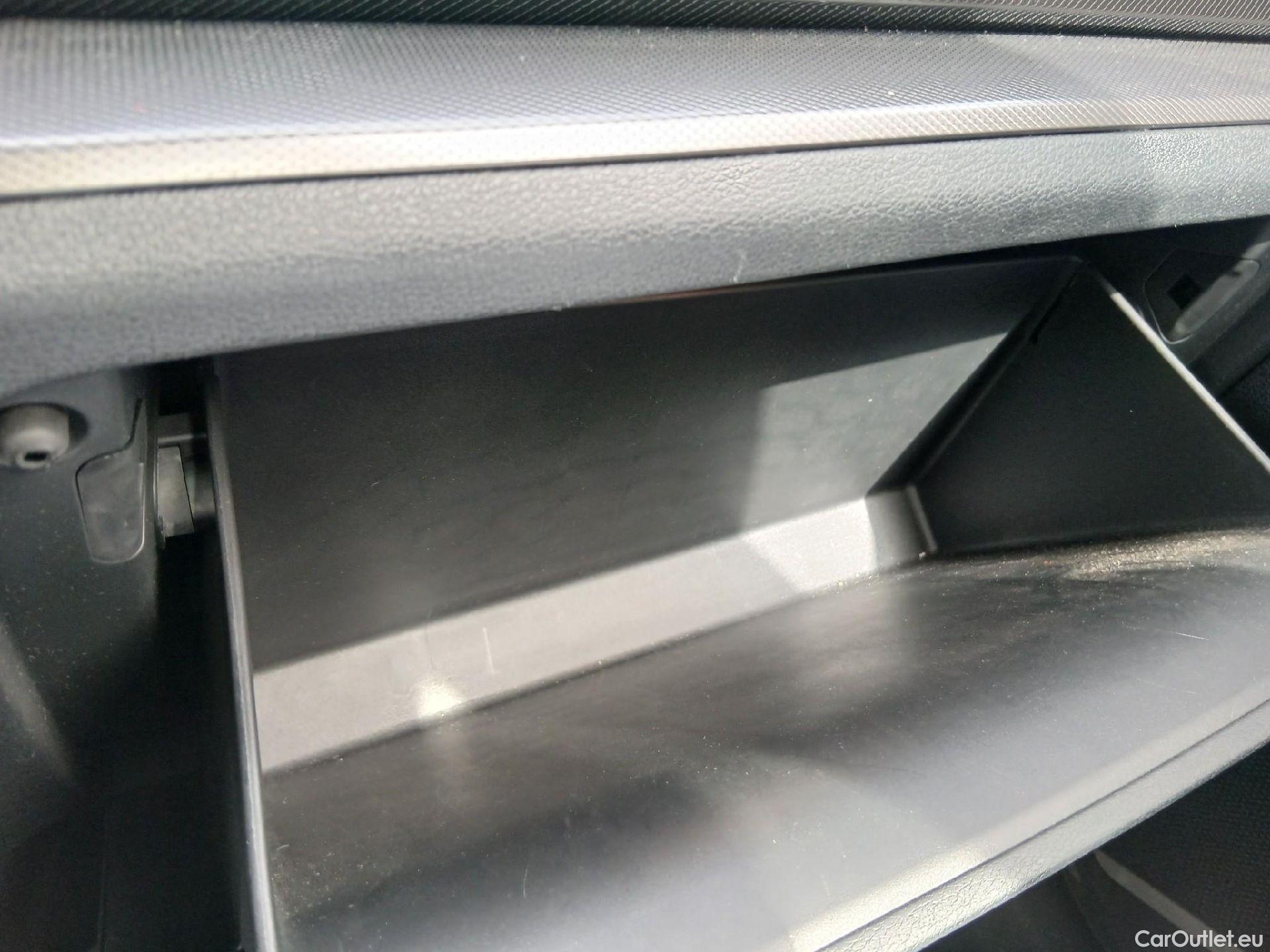  KIA  Sportage KIA  / 2022 / 5P / todoterreno 1.6 T-GDi HEV 171kW (230CV) Drive 4X2 #34