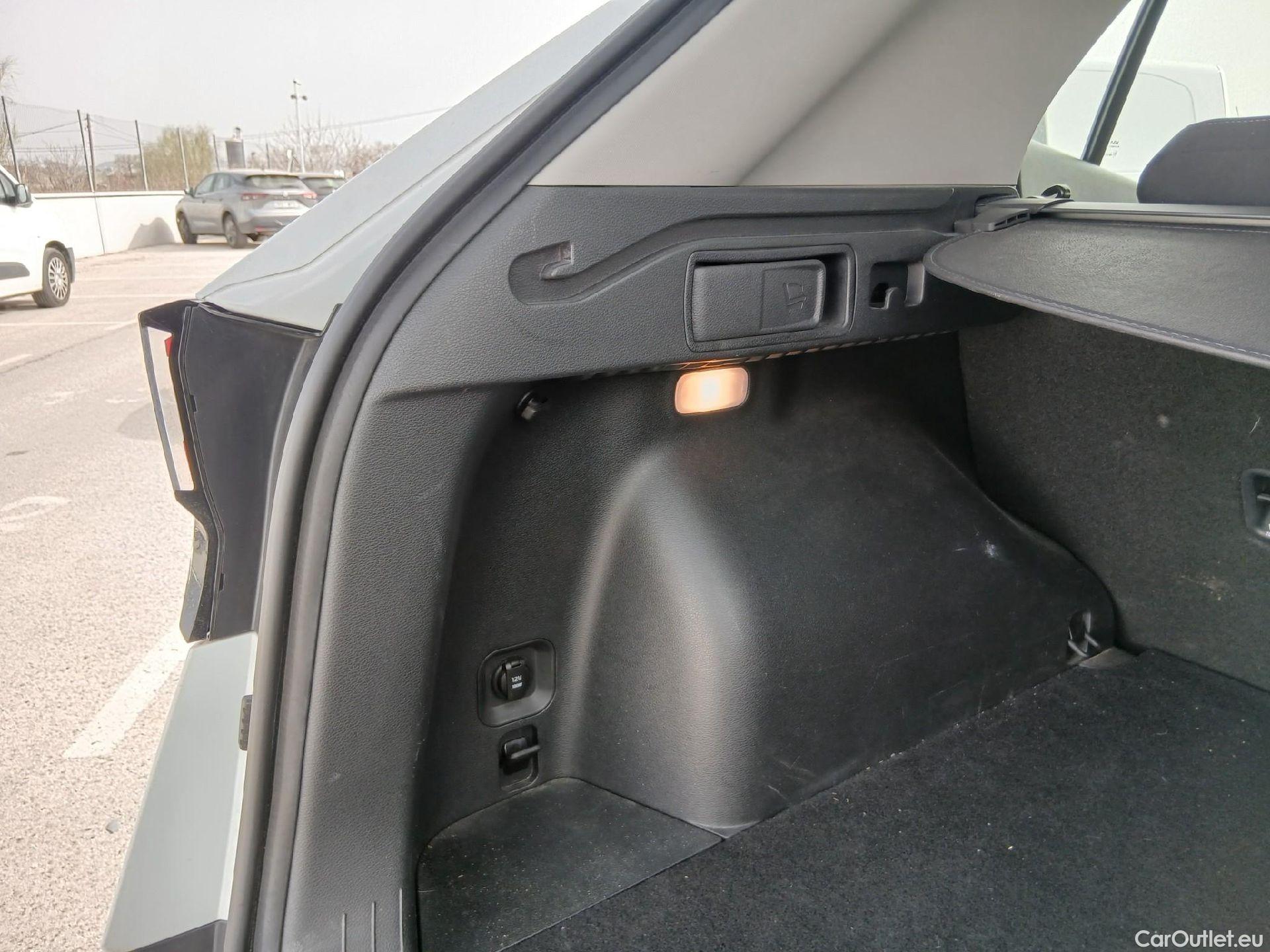  KIA  Sportage KIA  / 2022 / 5P / todoterreno 1.6 T-GDi HEV 171kW (230CV) Drive 4X2 #25