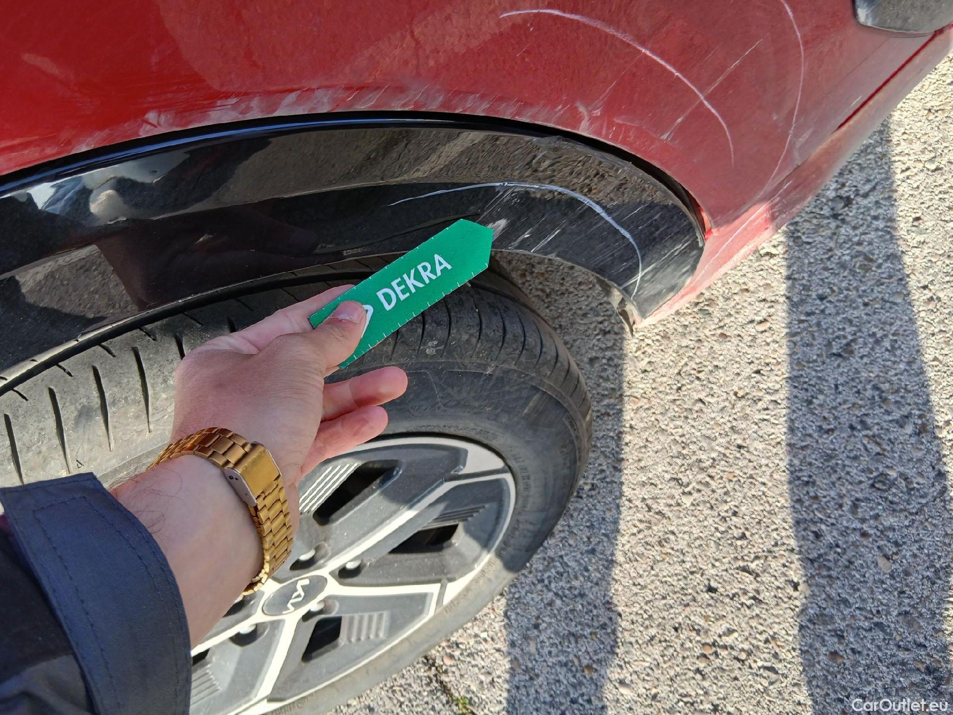  KIA  Niro KIA  / 2022 / 5P / crossover 1.6 GDi HEV 104kW (141CV) Drive #31