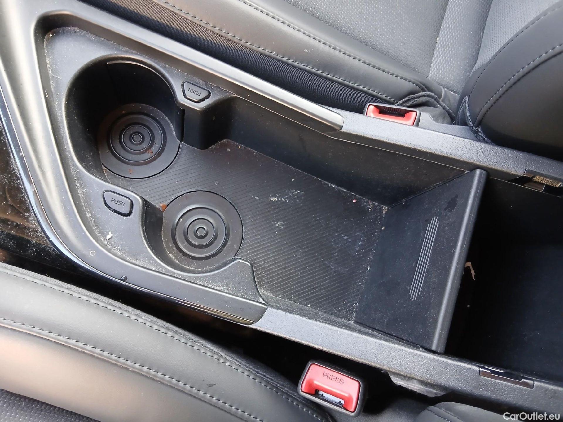  KIA  Niro KIA  / 2022 / 5P / crossover 1.6 GDi HEV 104kW (141CV) Drive #12