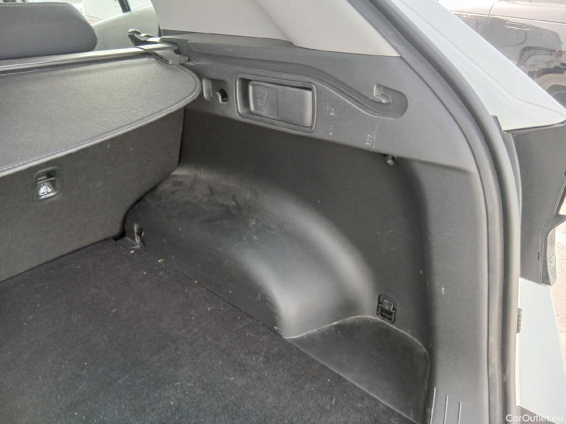  KIA  Sportage KIA  / 2022 / 5P / todoterreno 1.6 T-GDi HEV 171kW (230CV) Drive 4X2 #24