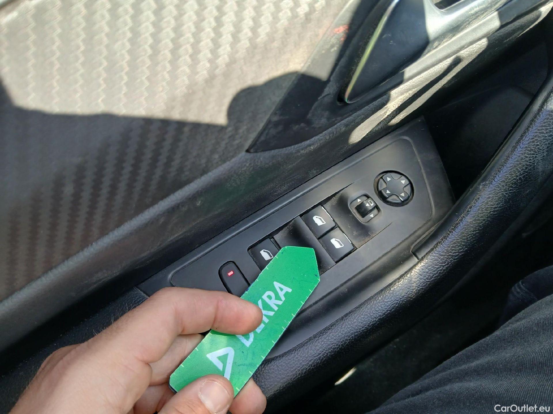  Peugeot  508 PEUGEOT  / 2018 / 5P / berlina con portón 5P Business Line BlueHDi 130 EAT8 (AC) #2