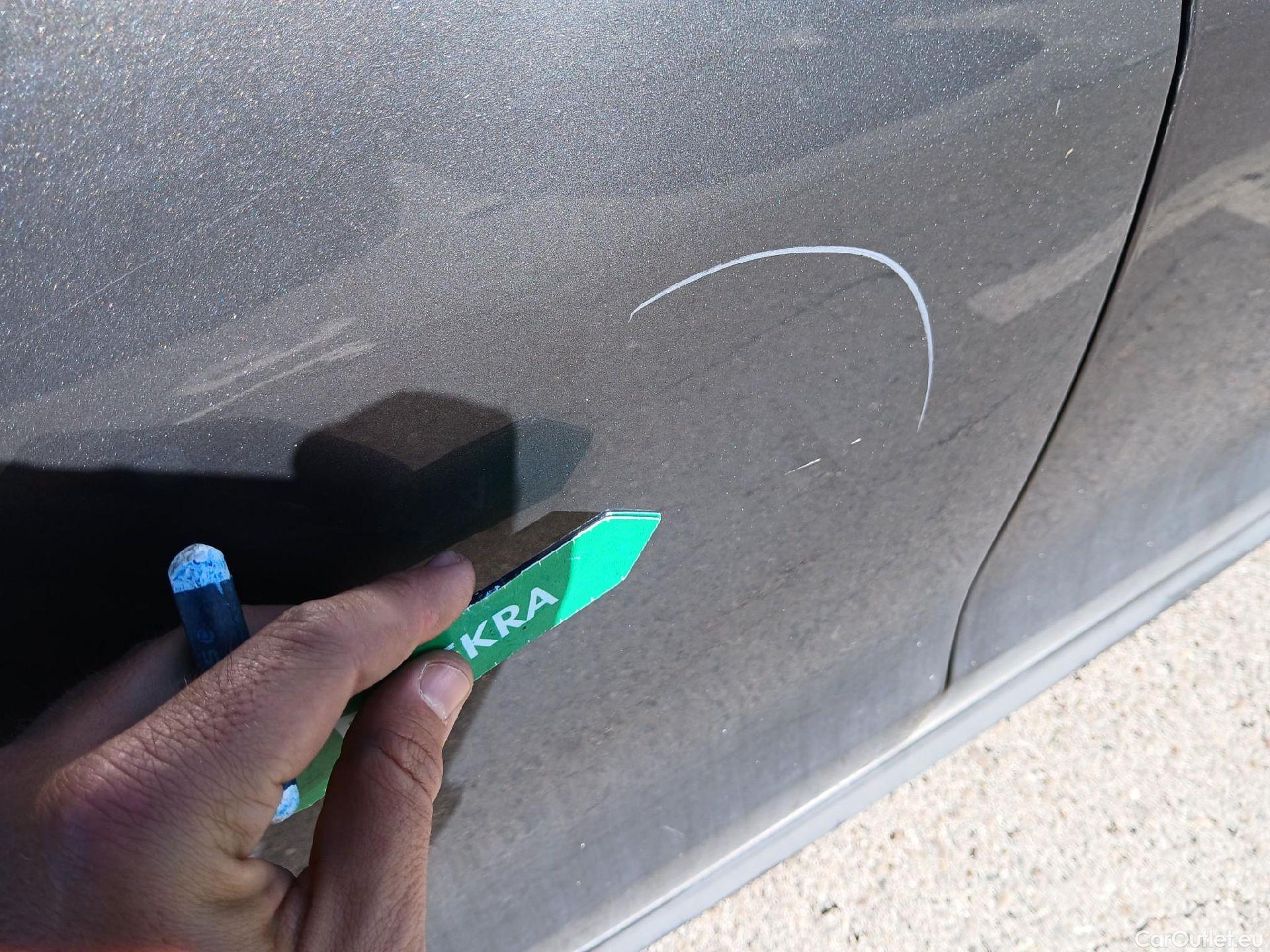  Peugeot  508 PEUGEOT  / 2018 / 5P / berlina con portón 5P Business Line BlueHDi 130 EAT8 (AC) #25