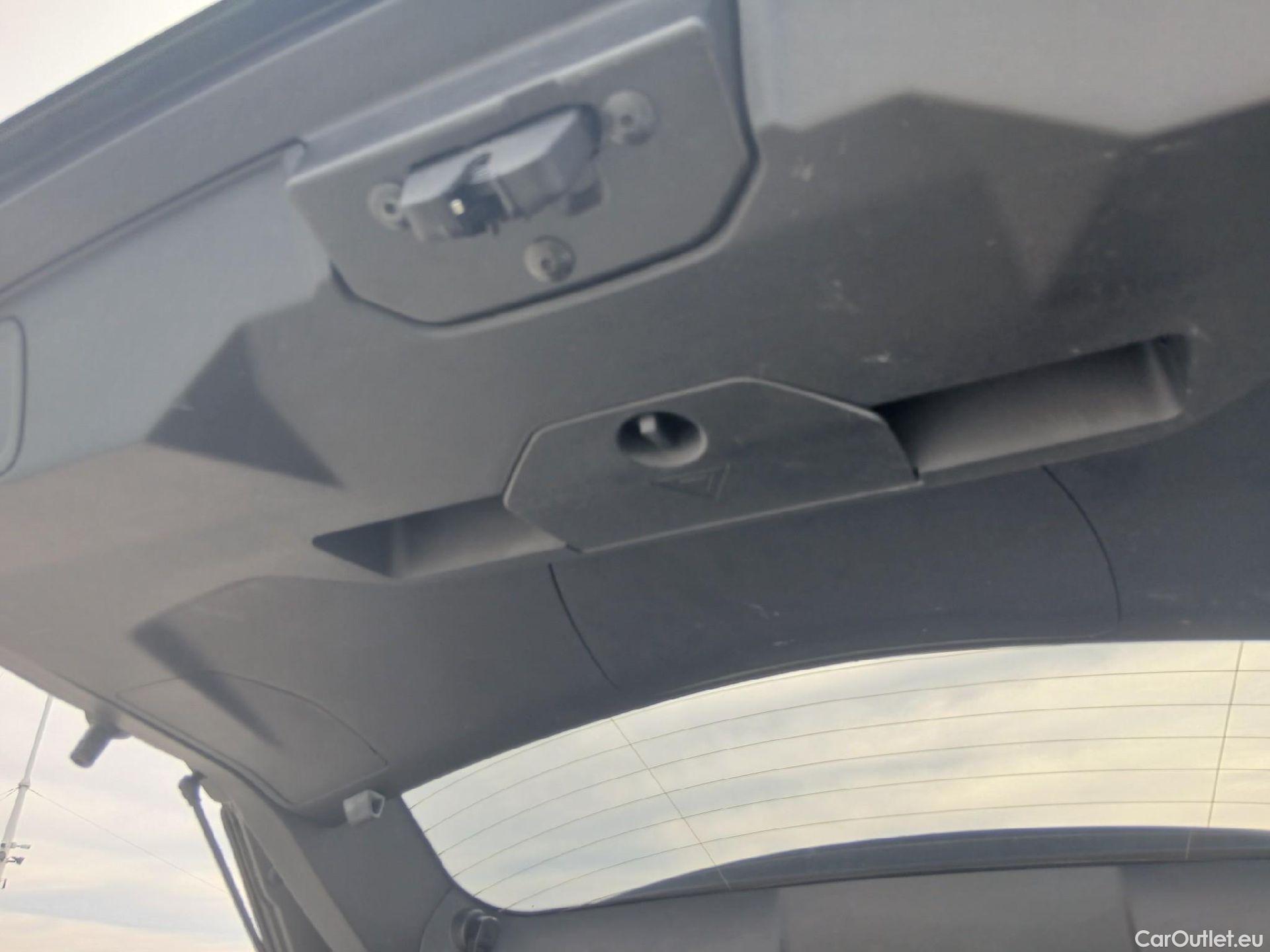  Peugeot  3008 PEUGEOT  Hybrid / 2020 / 5P / todoterreno 225 e-EAT8 Allure (AC2) #2