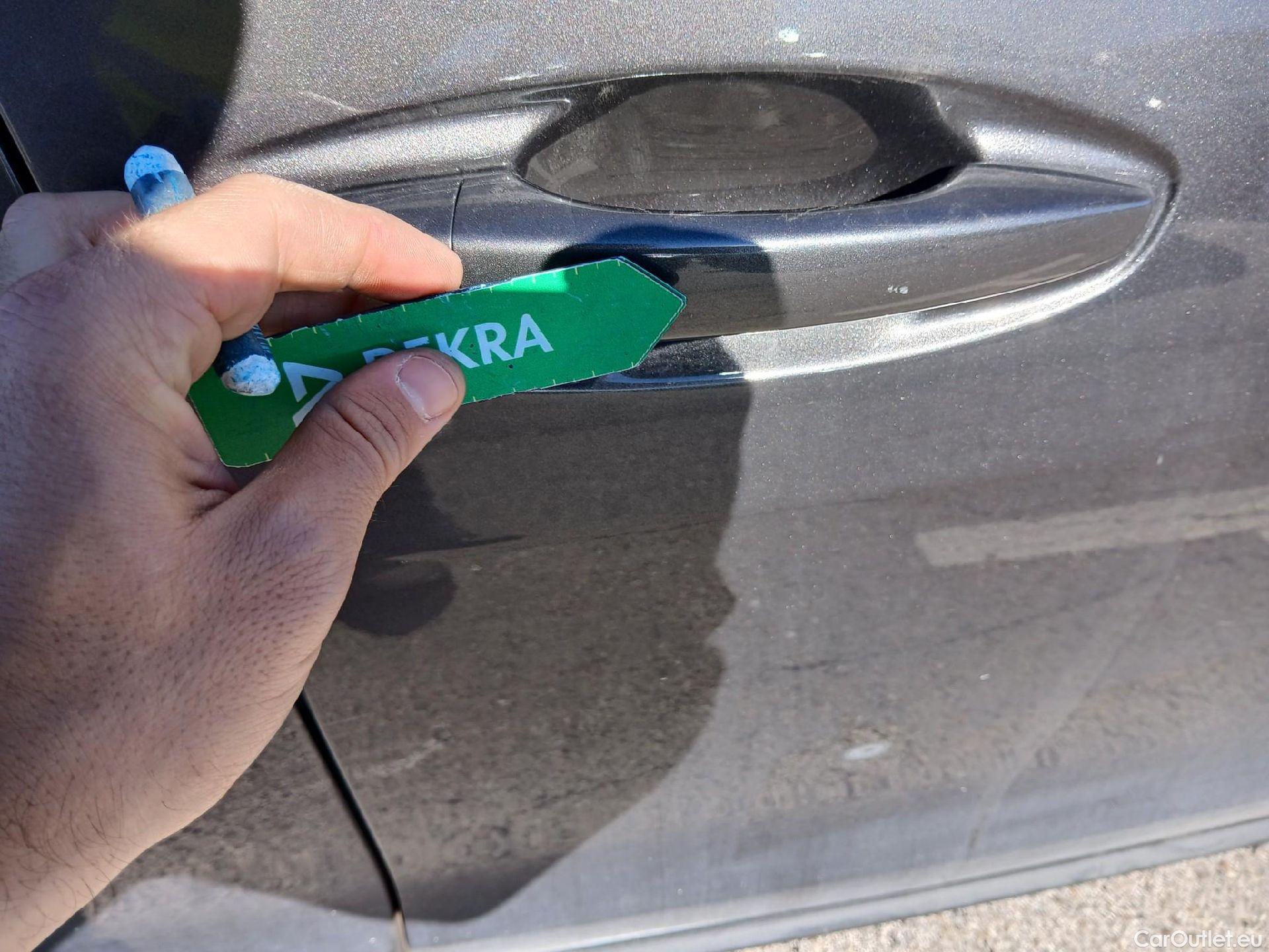  Peugeot  508 PEUGEOT  / 2018 / 5P / berlina con portón 5P Business Line BlueHDi 130 EAT8 (AC) #29