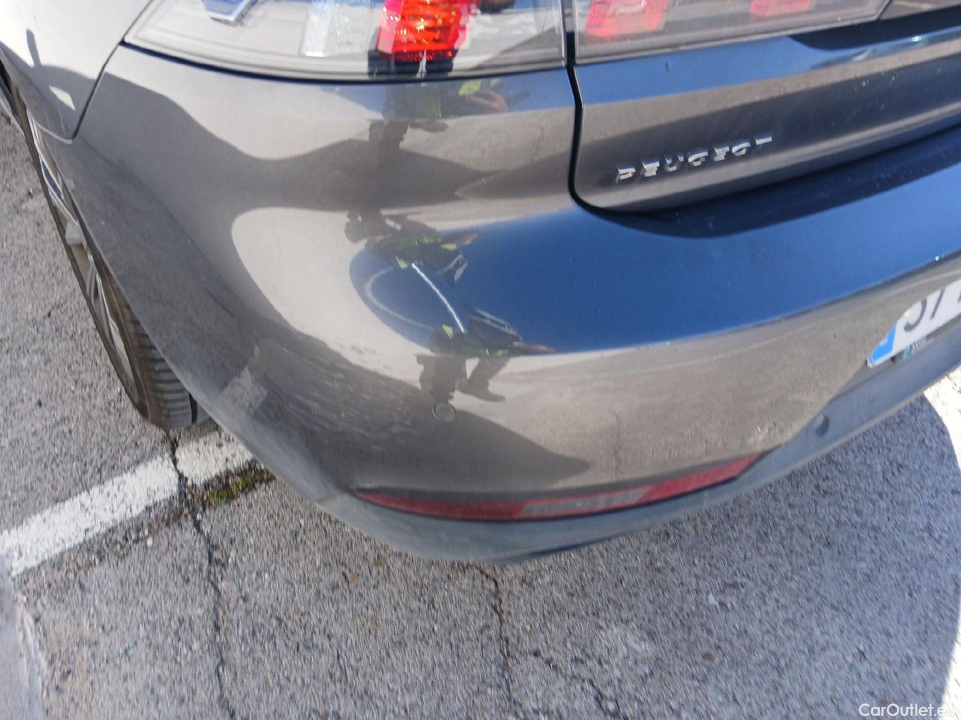  Peugeot  508 PEUGEOT  / 2018 / 5P / berlina con portón 5P Business Line BlueHDi 130 EAT8 (AC) #19