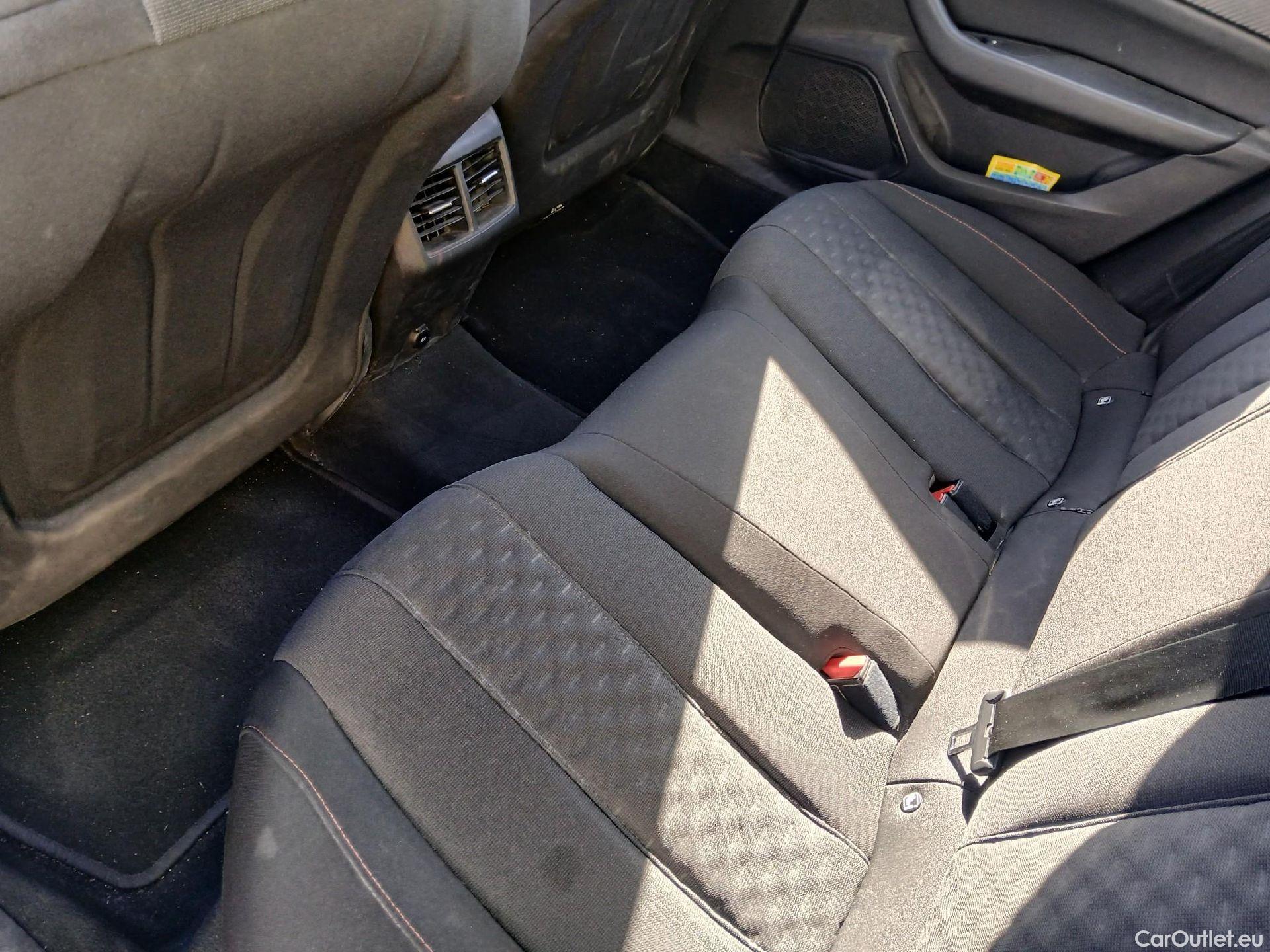  Peugeot  508 PEUGEOT  / 2018 / 5P / berlina con portón 5P Business Line BlueHDi 130 EAT8 (AC) #4